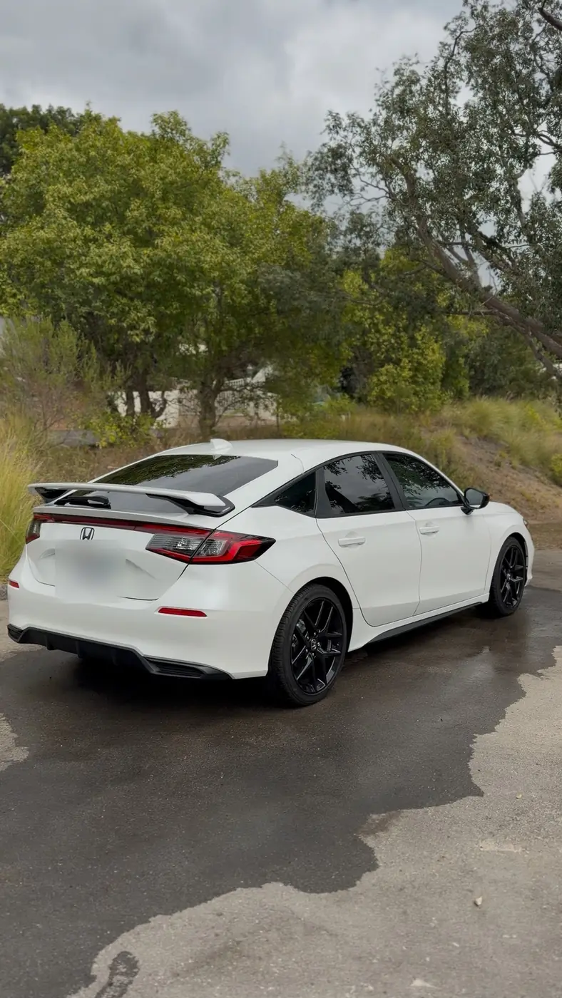 White Honda Civic Si, freshly washed
