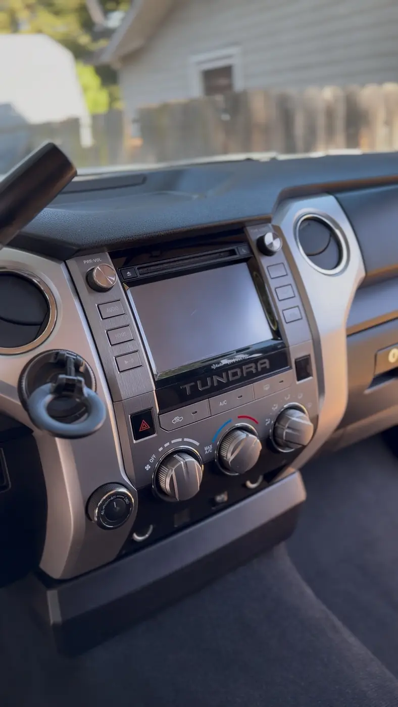 Toyota Tundra dash and console, detailed